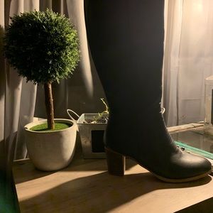 Tall Black heel boot (NWOT) sz8